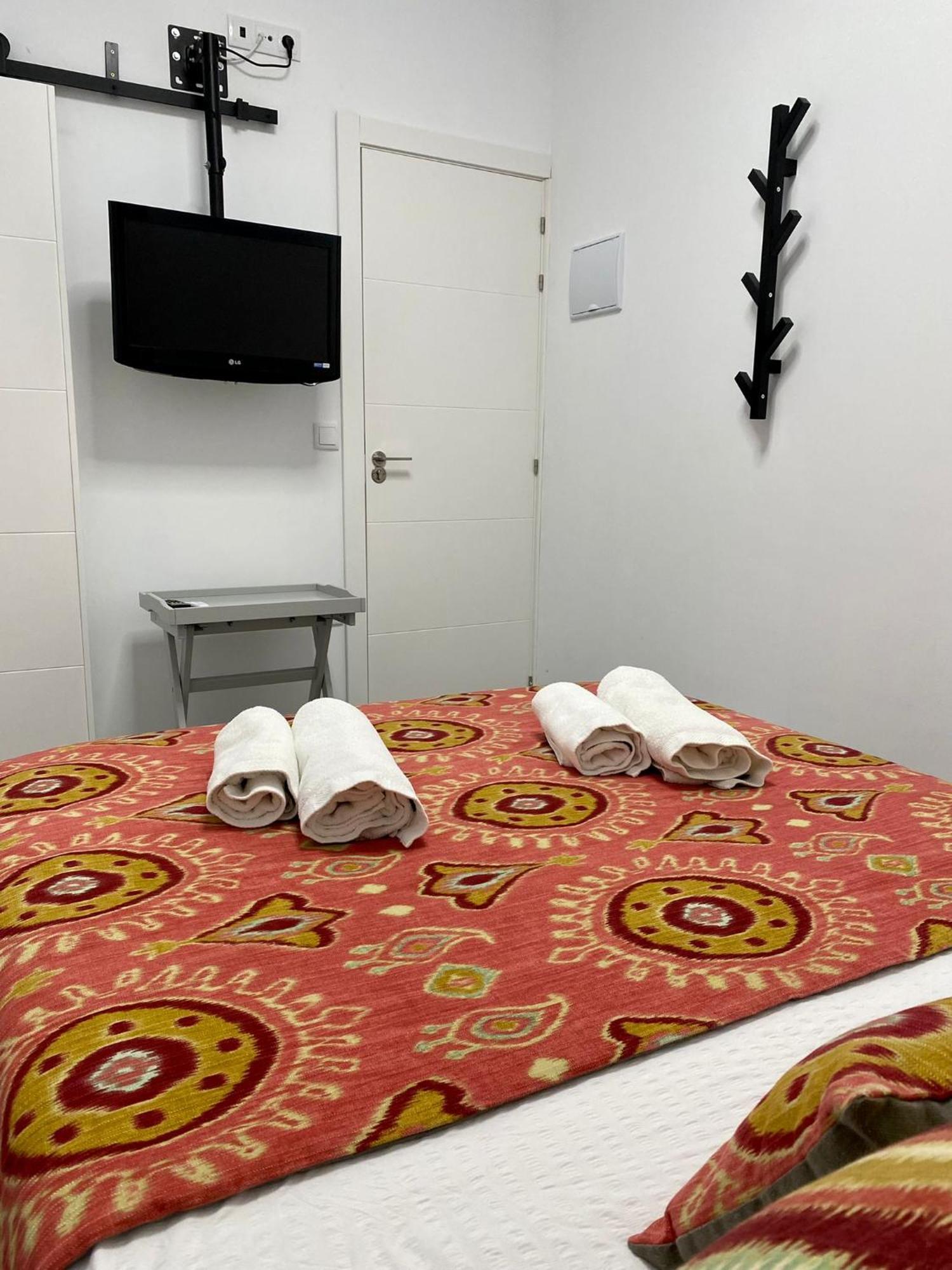 ロタ Anka Kurro Bed & Breakfast エクステリア 写真